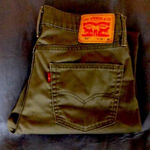 Men’s olive green Levi’s 511